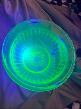 Uranium small mixing bowl